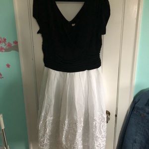 db established 1962 black and white dress size 18